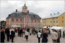 Porvoo. Am 19.05.2013 fanden am alten Rathaus Freiluft-Gottesdienste statt.