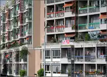 . Bewohnte Fassade - Wohnhochhaus in Basel, direkt am Rhein. 22.06.2013 (Matthias)