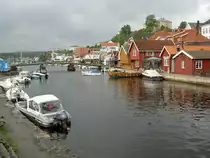 Kragero, Speicherh�user im Hafen (24.06.2013)