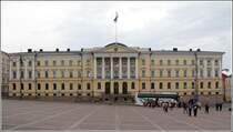 Helsinki. An der Aleksanterinkatu befindet sich der Senatsplatz mit seinem klassizistischen Gebudeensemble. An der Otseite steht das alte Senatsgebude. Heute residiert hier der Staatsrat, die finnische Regierung. 19.05.2013

