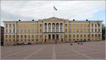 Helsinki. An der Aleksanterinkatu befindet sich der Senatsplatz mit seinem klassizistischen Gebudeensemble. An der Westseite steht das Hauptgebude der Universitt. 19.05.2013