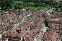 . Bern vom M�nsterturm gesehen - Blick in Richtung Osten, hinten der Kirchturm der Nydeggkirche und die Nydeggbr�cke. 21.06.2013 (Matthias)