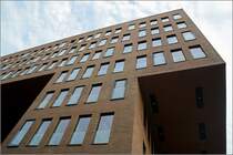 Moderne Backsteinfassade eines Brohauses an der Elbe in Hamburg-Altona. 15.7.2007 (Matthias)