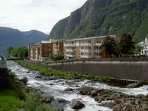 Hoyanger, H�user an der Storgata Stra�e (26.06.2013)