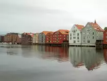 Trondheim, Lagerh�user am Nidelv Fluss (27.06.2013)