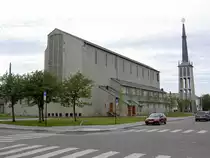 Bodo, Domkirche, erbaut von 1956 bis 1957 aus Beton mit freistehendem Glockenturm, Architekt Gudolf Blakstad (29.06.2013)