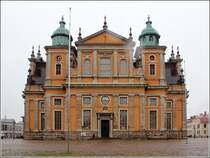 Kalmar. Der Dom am Stortorget wurde in der zweiten Hlfte des 17. Jahrhunderts erbaut. Am 21.05.2013 trben leider Regentropfen den Eindruck.
