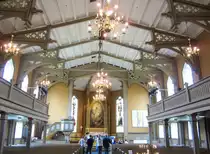 Tromso, Innenraum der Domkirche, Altarbild von C. Brun, Glasmalereien von Per 
Vigeland (02.07.2013)