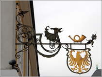 Schwetzingen. Wirtshausschild des Hotels Adler-Post in der Schlossstrae. 15.06.2013