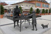 Schwetzingen. Auf dem Schlossplatz steht die Spargelfrau. 15.06.2013