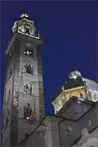 Campanile der <U>Basilika Madonna di Tirano</U> zur blauen Stunde. Im Juli 2013.
