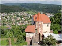 Blick von der Burgruine in der Bergfeste Dilsberg (Baden-Wrttemberg) ber den Neckar nach Neckarsteinach (Hessen). 13.05.2013