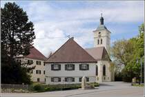 Knigseggwald. Katholische Pfarrkirche St. Georg und umliegende Gebude. 02.06.2013