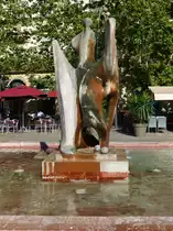 Frankreich, Languedoc-Roussillon, H�rault, Montpellier, Place du March� aux Fleurs (Blumenmarkt),  Sch�pfung  eine Skulptur von Manuel CLEMENTE-OCHOA, katalanischer Bildhauer, 25.07.2013