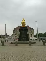 Hier sieht man den goldenen Reiter von Dresden am 09.08.2013.

