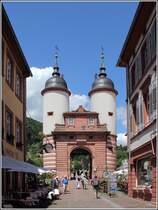 Heidelberg. Das Tor der Alten Brcke von der Steingasse aus. 13.06.2013