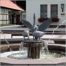 Vor dem Rathaus von Arendsee ist dieser Brunnen aufgestellt. Aufnahmedatum: 21.07.2007