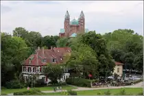 Speyer. Von der Rheinbr�cke bietet sich dieser Blick auf die T�rme des Doms. 14.06.2013