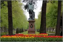 Wilhelmshaven. Das Denkmal f�r Prinz Wilhelm Heinrich Adalbert von Preu�en, Admiral der preu�ischen Marine, in den Parkanlagen an der Marktstra�e. 10.05.2013