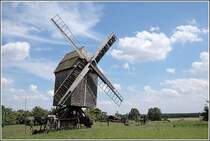 Diese Bockwindmhle wurde 1731 als 2-gngige Mhle errichtet. Sie steht am sdlichen Stadtrand von Arendsee. Aufnahmedatum: 21.07.2007