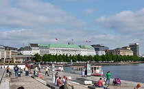 Hamburg - Jungfernstieg - Binnenalster und im Hintergrund   Neuer Jungfernstieg  - 13.07.2013