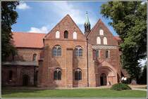 Im Jahre 1183 wurde das Benediktinerinnenkloster Arendsee gegrndet. Im Jahre 1220 war die hier zu sehende Klosterkirche fertiggestellt. Sie gehrt zu den bedeutendsten gewlbten Bachsteinbauten der Romanik in Sachsen-Anhalt. Aufnahmedatum: 21.07.2007