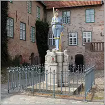 Bad Bederkesa (Beers). Im Hof der Burg Bederkesa steht dieser Roland. Er wurde vermutlich um 1600 geschaffen. 23.08.2013