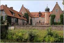 Bad Bederkesa (Beers). Die Burg Bederkesa geht in ihren Anfngen auf das 12. Jahrhundert zurck. Heute ist hier ein Museum eingerichtet. 23.08.2013.
