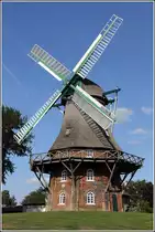 Midlum. Die Galerieholl�nder-Windm�hle wurde 1857 erbaut. 24.08.2013