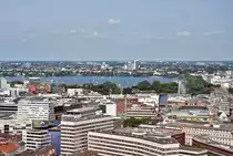 Vom Hamburger  Michel  Blick �ber die Stadt mit Binnen- und Au�enalster - 13.07.2013