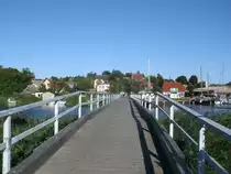 �ber diese Holzbr�cke f�hrt der Weg nach Seedorf,es gibt aber auch eine direkte Stra�e zum Dorf.Aufgenommen am 25.August 2013.