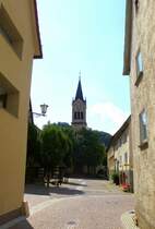 Fridingen an der Donau, Blick zur Kirche St.Martin, im neoromanischen Stil erbaut im 19.Jahrhundert, Aug.2013