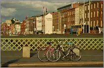 Neben Bus und Autos finden sich immer mehr Fahrr�der in der Stadt.
(25.04.2013)