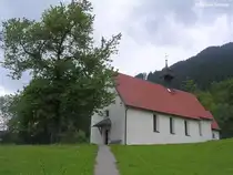 Au�enansicht der Kapelle St. Jakobus, sie steht etwas au�erhalb des Dorfes Reichenbach bei Oberstdorf (Landkreis Oberallg�u, Bayern, Juli 2008).