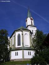 Auenansicht der kath. Pfarrkirche St. Johannes der Tufer in Bad Hindelang (Oberallgu, Juli 2008)