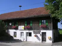 Die Sennerei in Schweineberg hat eine Goldmedalie f�r ihren K�se erhalten - das Dorf gratuliert (Oberallg�u, Juli 2008)