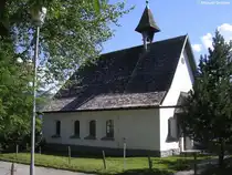 Die Kapelle zu Schweineberg ist dem Hl. Ignatius von Loyola geweiht (Landkreis Oberallg�u, Juli 2008) �brigens die Laterne links steht in Wirklichkeit so schief…