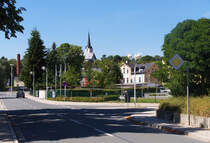 Schleiz/Thringen - Die Bergkirche St. Marien ist eine gotische Kirche mit barocker Ausstattung, die sich am nrdlichen Stadtrand von Schleiz befindet. Sie war ber 400 Jahre Begrbniskirche des Frstenhauses Reu und gilt als eine der sehenswerten Kirchen im Sdosten Thringens. Schleiz ist die Kreisstadt des Saale-Orla-Kreises. Schleiz liegt an der Wisenta, einem Nebenfluss der Saale, am Rande des Vogtlandes und des Thringer Schiefergebirges.
16.08.2013
