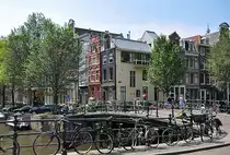 Amsterdam - typische Massen an Fahrr�dern und jede Menge kleine Br�cken �ber die Grachten - 23.07.2013