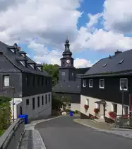 Harra - Blick auf die Kirche St. Georg am Schlo�berg.
Harra ist eine Gemeinde im Th�ringer Schiefergebirge zwischen Bad Lobenstein und Blankenstein und liegt im Saale-Orla Kreis. In Harra beginnt der Aufstau der Saale zur Bleiloch Talsperre.
14.08.2013