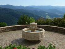 St.Peter/Schwarzwald, der Brunnen an der Wallfahrtskirche Maria Lindenberg, mit Blick ins Ibental, Aug.2013