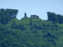 Ebringen/Markgrflerland, hoch ber dem Ort auf einem Nebengipfel des Schnberges (516m) steht die Ruine Schneeburg, 1312 erstmals erwhnt, Juni 2013