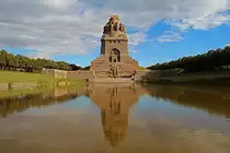 P�nktlich zum 200j�hrigen Jubil�um der V�lkerschlacht zu Leipzig und dem 100j�hrigen Bestehen des V�lkerschlachtdenkmals, konnte der �berwiegende Teil der Sanierung abgeschlossen werden. H�hepunkt der Jubil�umswoche war ein historisches Gefecht mit ca.6000 Akteuren. Diese Aufnahme entstand am 19.09.2013 