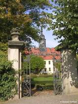 Eingangstor zum Schlossgarten von Schloss Seulitz (Gemeinde Nnchritz in Sachsen, Oktober 2008)