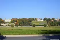 Die Elbschl�sser, im einzelnen von links nach rechts sind es Schloss Albrechtsberg, Lingnerschloss und Schloss Eckberg, liegen unweit des Blauen Wunders in Dresden (Oktober 2008)