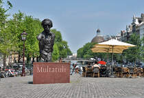 Amsterdam - Bste des niederlndischen Schriftstellers  Multatuli  (Pseudonym von Eduard Douwes Dekker) auf einer Brcke ber die Singel - 23.07.2013