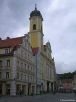 Kaiser-Maximilian-Strae mit Dreifaltigkeitskirche in Kaufbeuren in Bayern (Sommer 2009)