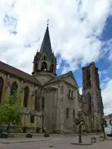 Rufach (Rouffach), die Nord-Ost-Seite der Maria-Himmelfahrt-Kirche, geh�rt zu den bedeutendsten Kirchenbauten im Elsa�, Juni 2013