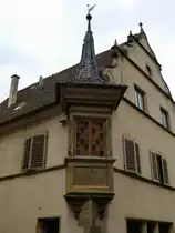 Rufach, viele mittelalterliche H�user in der Stadt haben schmuckvolle Erker, Juni 2013