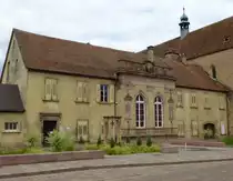 Rufach, das alte Gerichtsgeb�ude, leider etwas vernachl��igt, Juni 2013